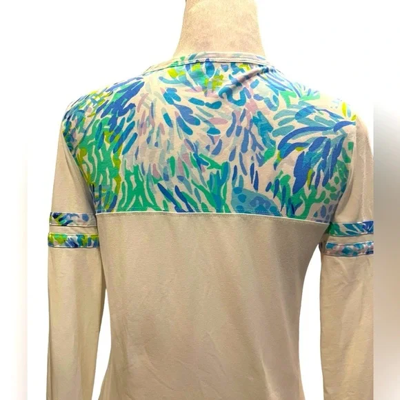 Lilly Pulitzer Amara V-Neck Top Active Tee Shell of a Party White Blue size XS - Picture 6 of 8